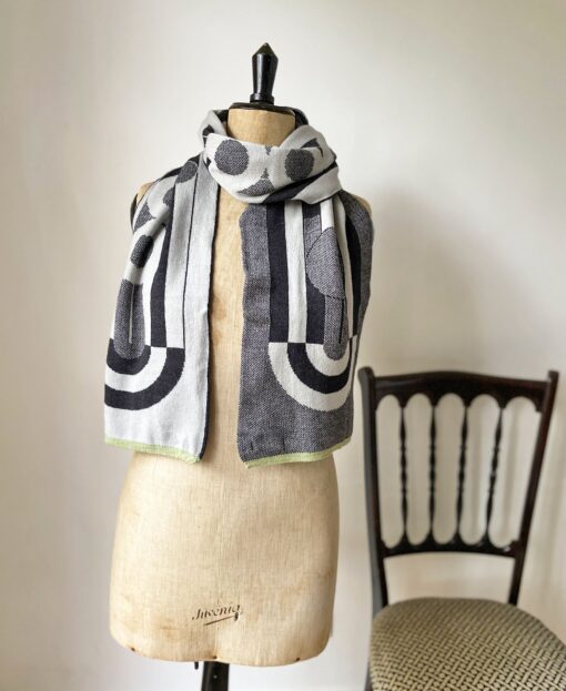 wolvis / scarf GUNTA charcoal (charcoal gray / midi) - Image 4